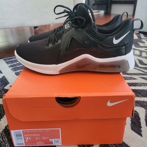 Women's nike air max Bella tr5